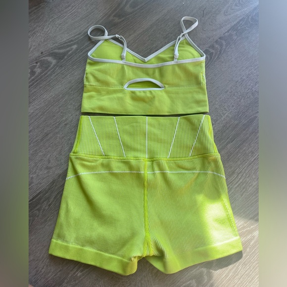 Aerie workout set - Picture 3 of 3